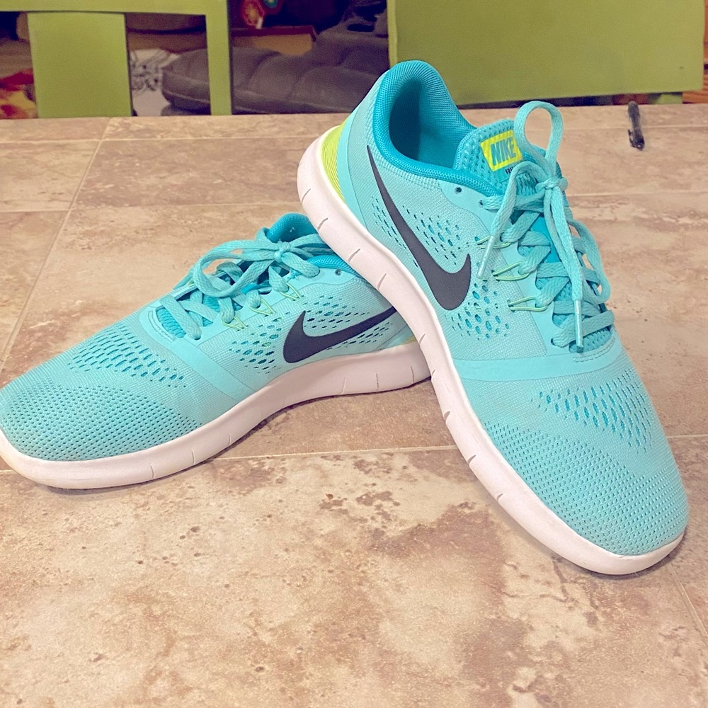 Nike Shoes - Free RN Hyper Turquoise size 6Y or women’s size 8